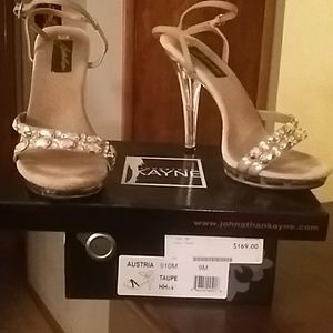 JOHNATHAN KAYNE AUSTRIA SIZE 9 PAGEANT SHOES